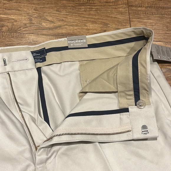 Dockers Classic Fit Signature Khaki flat front pants - Picture 7 of 9